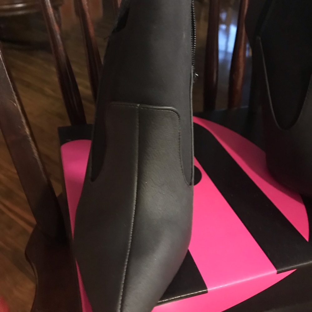 Michael Antonio booties size 10.  Never been worn.